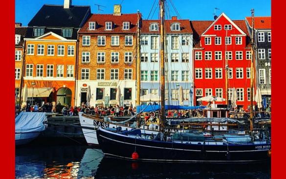  In addition to being a well-known tourist attraction, Nyhavn canal is a popular place for locals to hang out when the weather is sunny and warm.