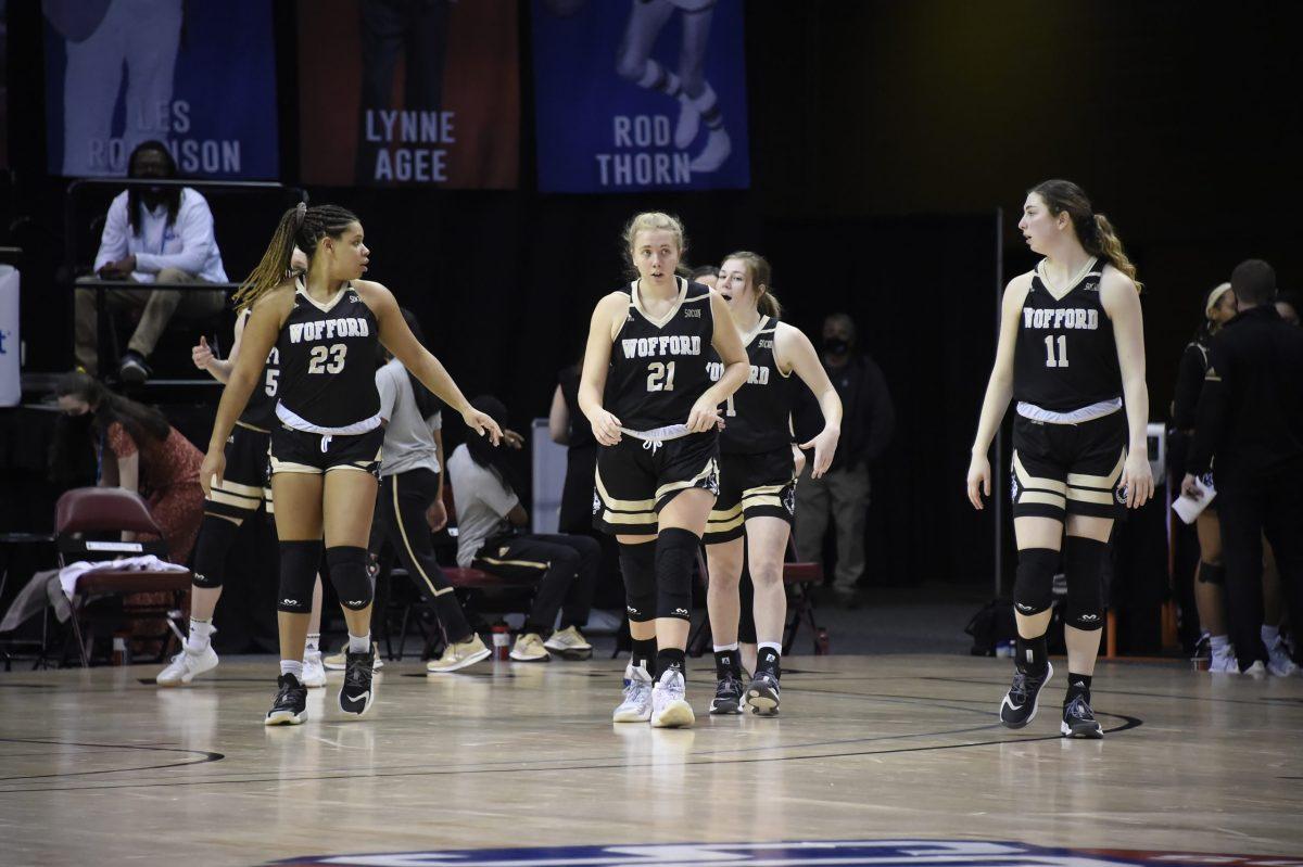 Wofford Women’s basketball team recoups during SoCon championship loss to Mercer (L-R Helen Matthews (5), Lawren Cook (23), Alexis Tomlin (21), Annabelle Schultz (1), MaryMartha Turner (11)). TheTerriers advanced to their first SoCon tournament final but fell 60-38. Photo courtesy of Mark Olencki.