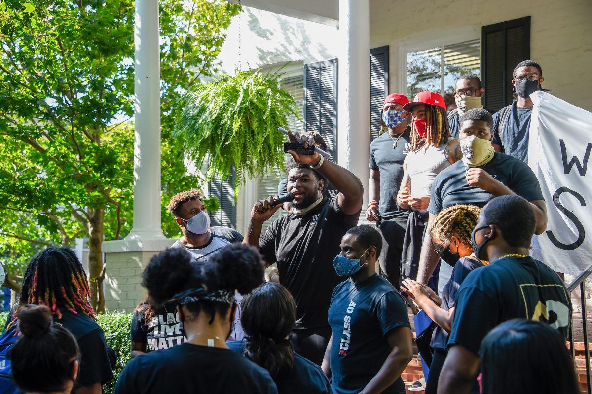 Wofford+students+protest+racial+injustice+outside+of+President+Samhat%E2%80%99s+on-campus+house.+Photo+Courtesy+of+Mark+Olencki.