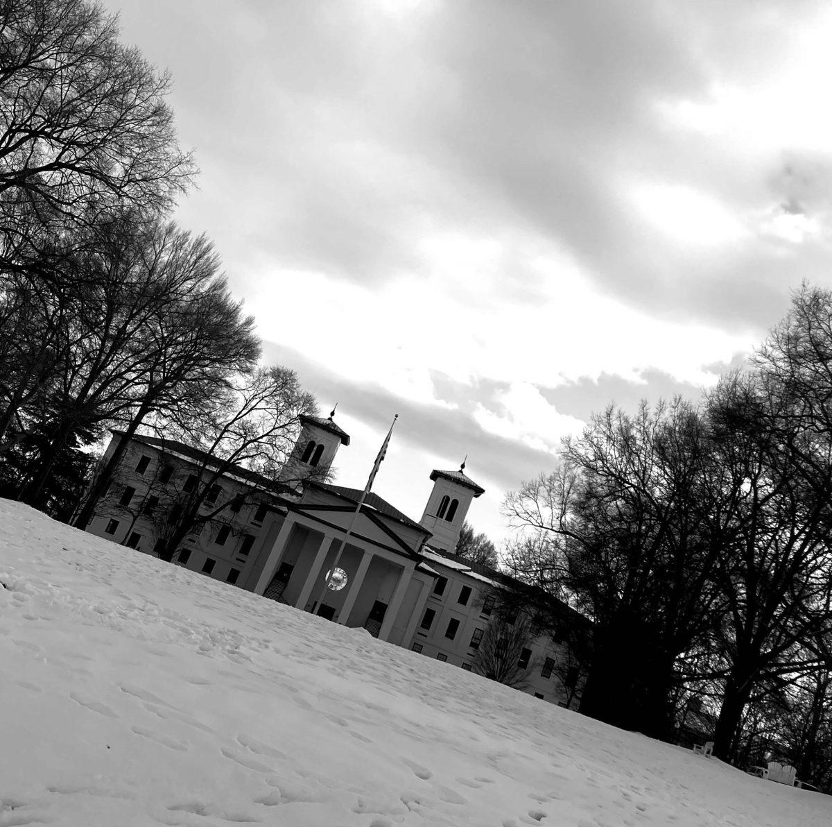 Photo by Anna Lee Hoffman.
Old Main in the snow, Interim 2022. There are no plans to recreate the spring 2021 Interim semester, which instead saw students enjoy their Interim during warmer weather. 