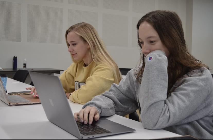Photo by Caroline Parker
 Students, Jordan Jackson ‘26 and Jenna Hollis ‘26, demonstrate the features of Chat GPT, an artificial intelligence software that may alter the future of academia and plagiarism.