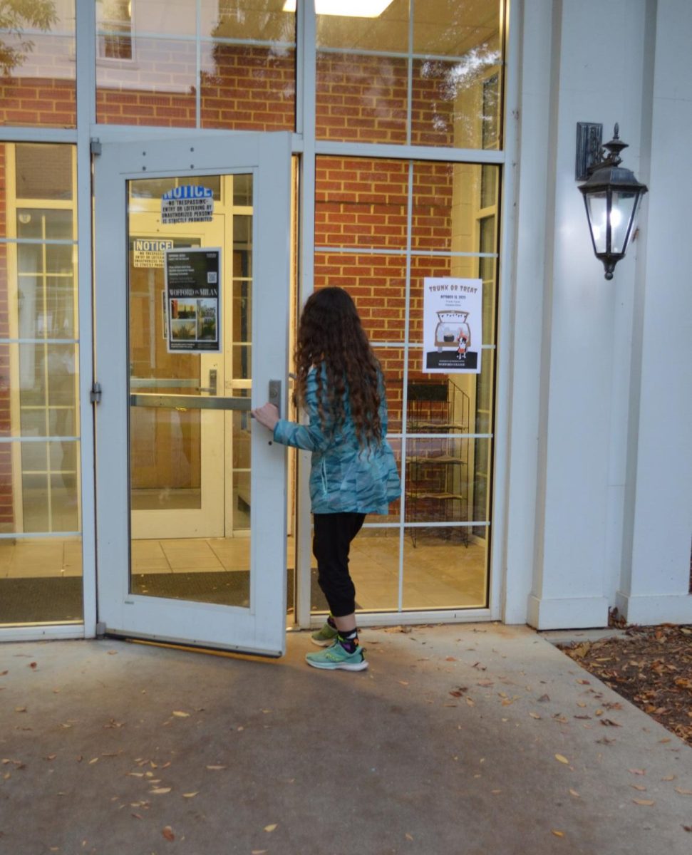 Student Liana Giannopoulos ‘25 enters into Wightman Hall. On Oct. 16, the fire alarms went off in the Wightman pavilion, and the water had to be shut off due to problems with the water pump. 