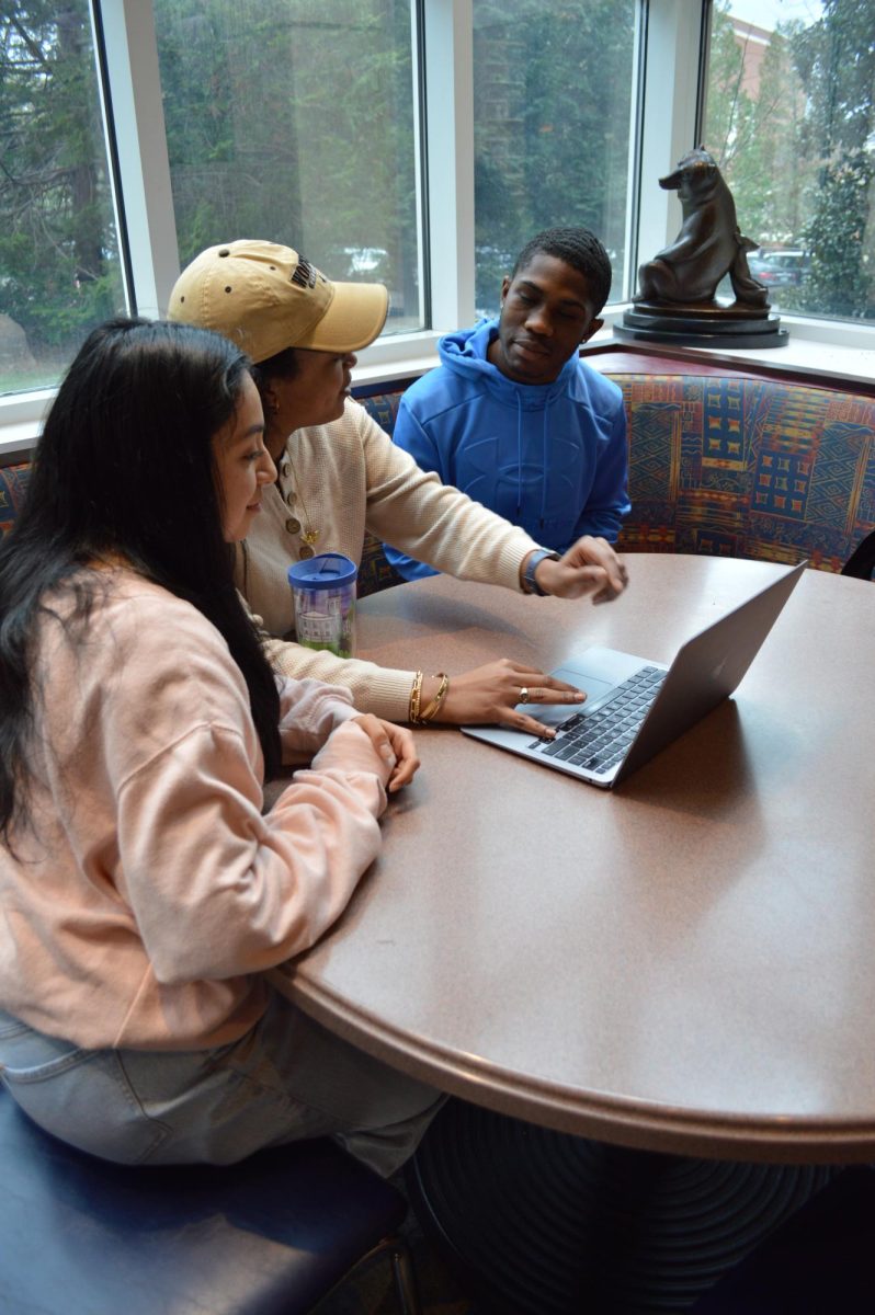 Sunni Owens ‘26, Laila Villeda ‘26
and Hayden Pendergrass ‘26 had a
planning meeting for The Old Gold
Gala. The gala will consist of fashion,
music and dance performances.